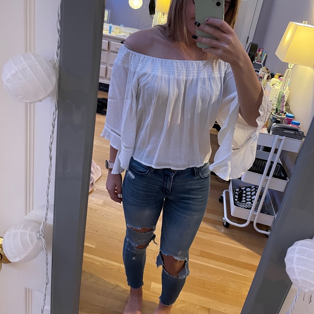 White off the shoulder flowey top